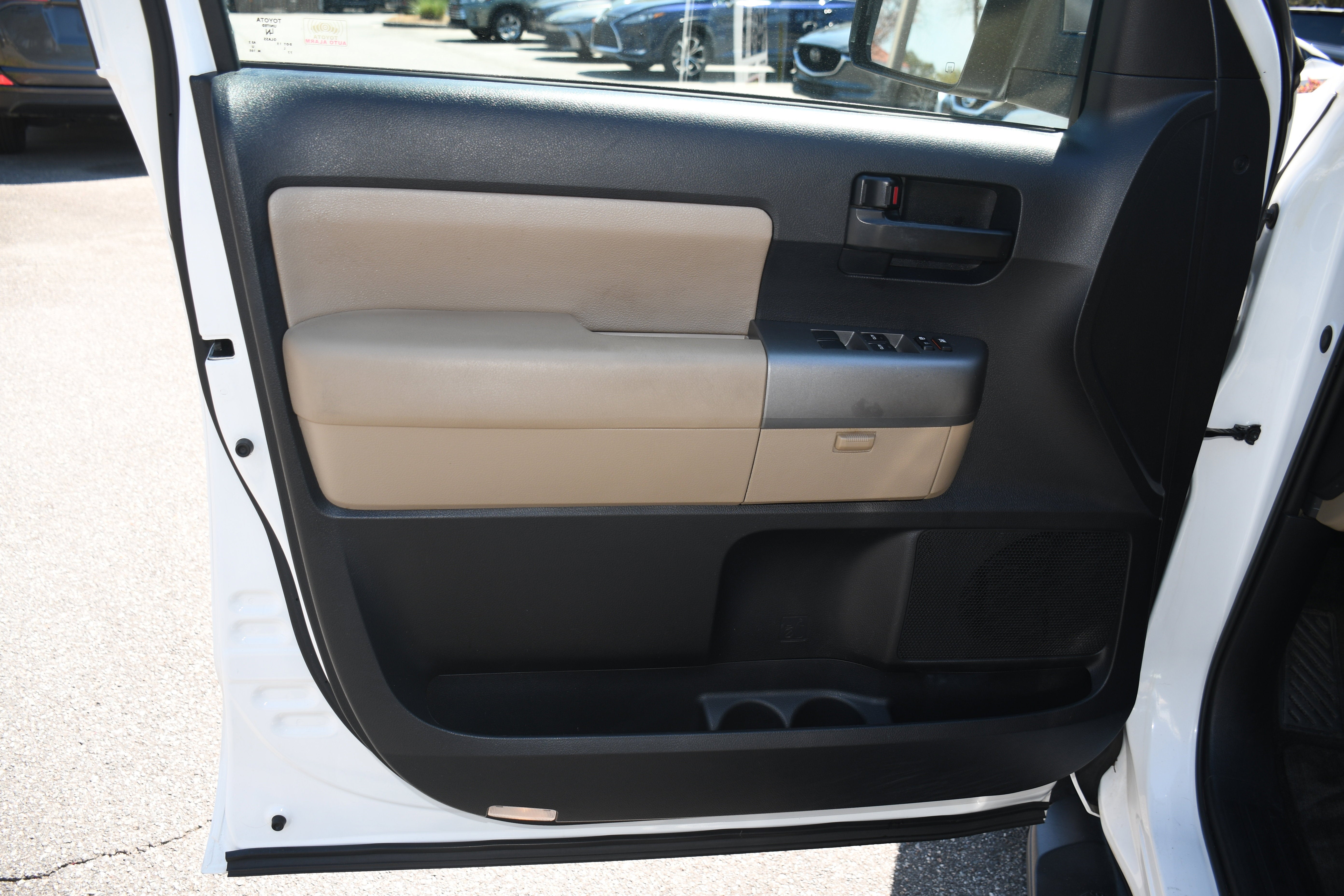 2016 Toyota Sequoia SR5