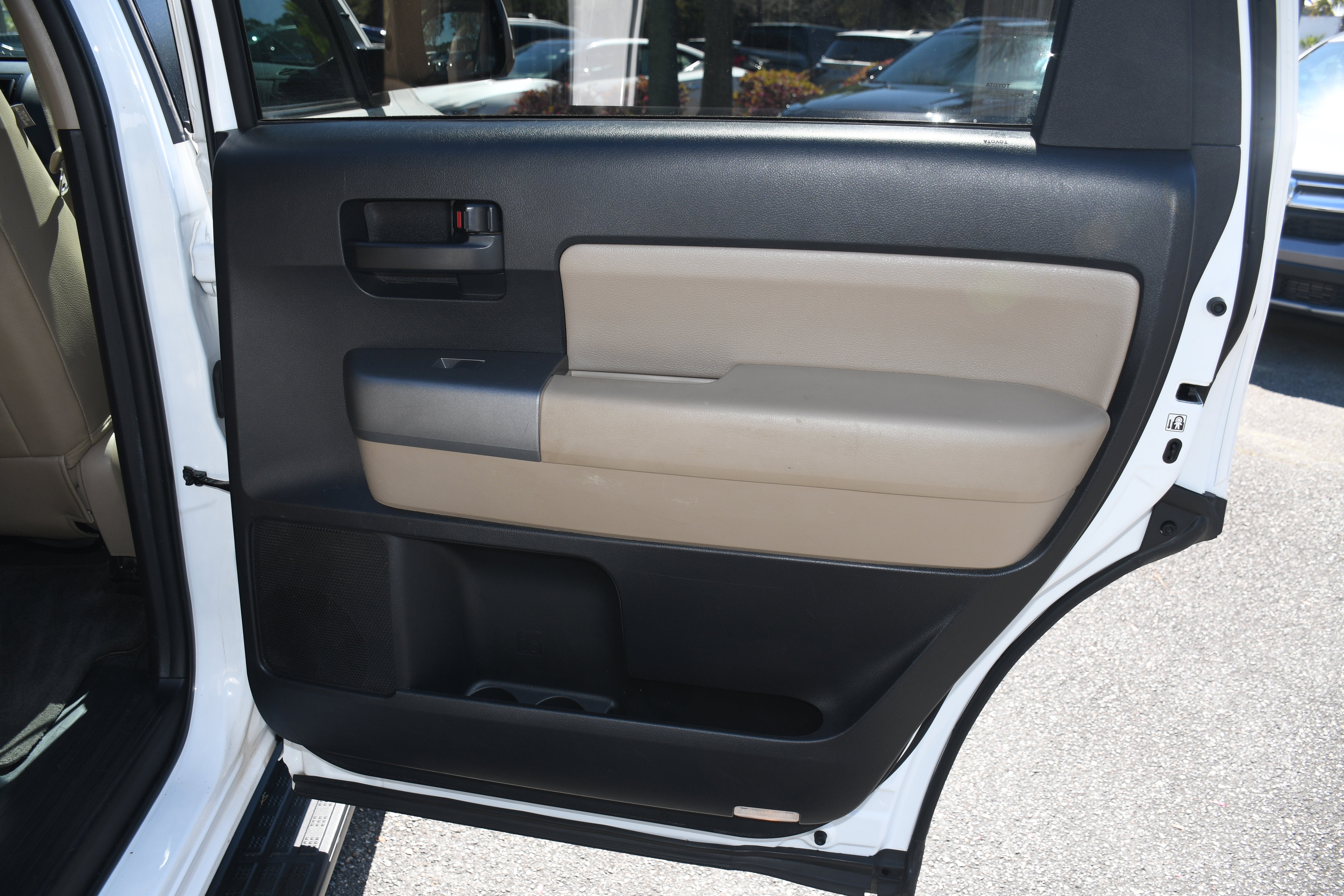 2016 Toyota Sequoia SR5