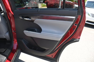 2021 Toyota Highlander Hybrid Platinum