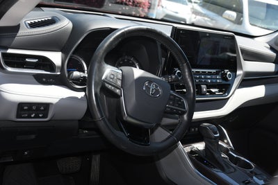 2021 Toyota Highlander Hybrid Platinum