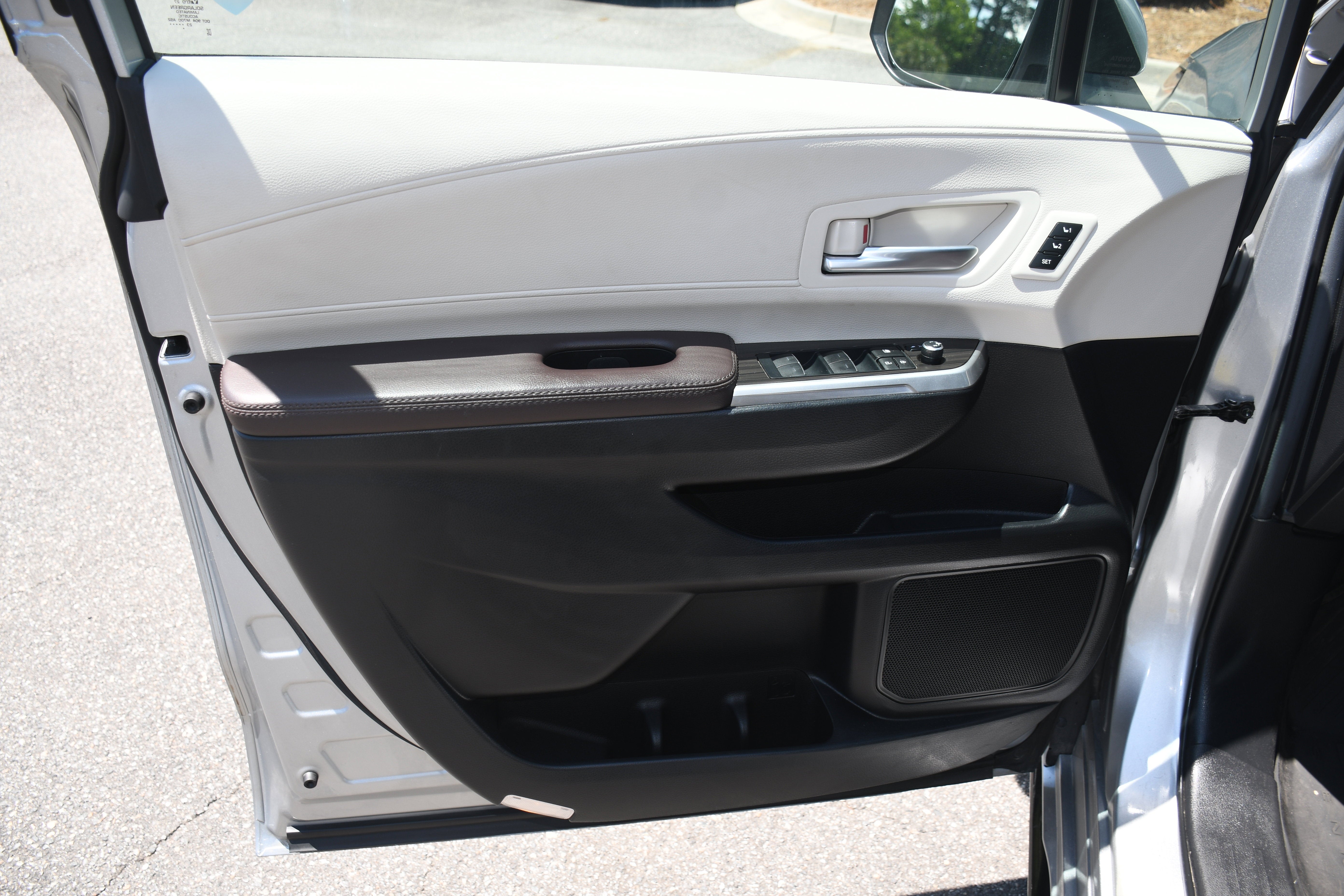 2023 Toyota Sienna Platinum