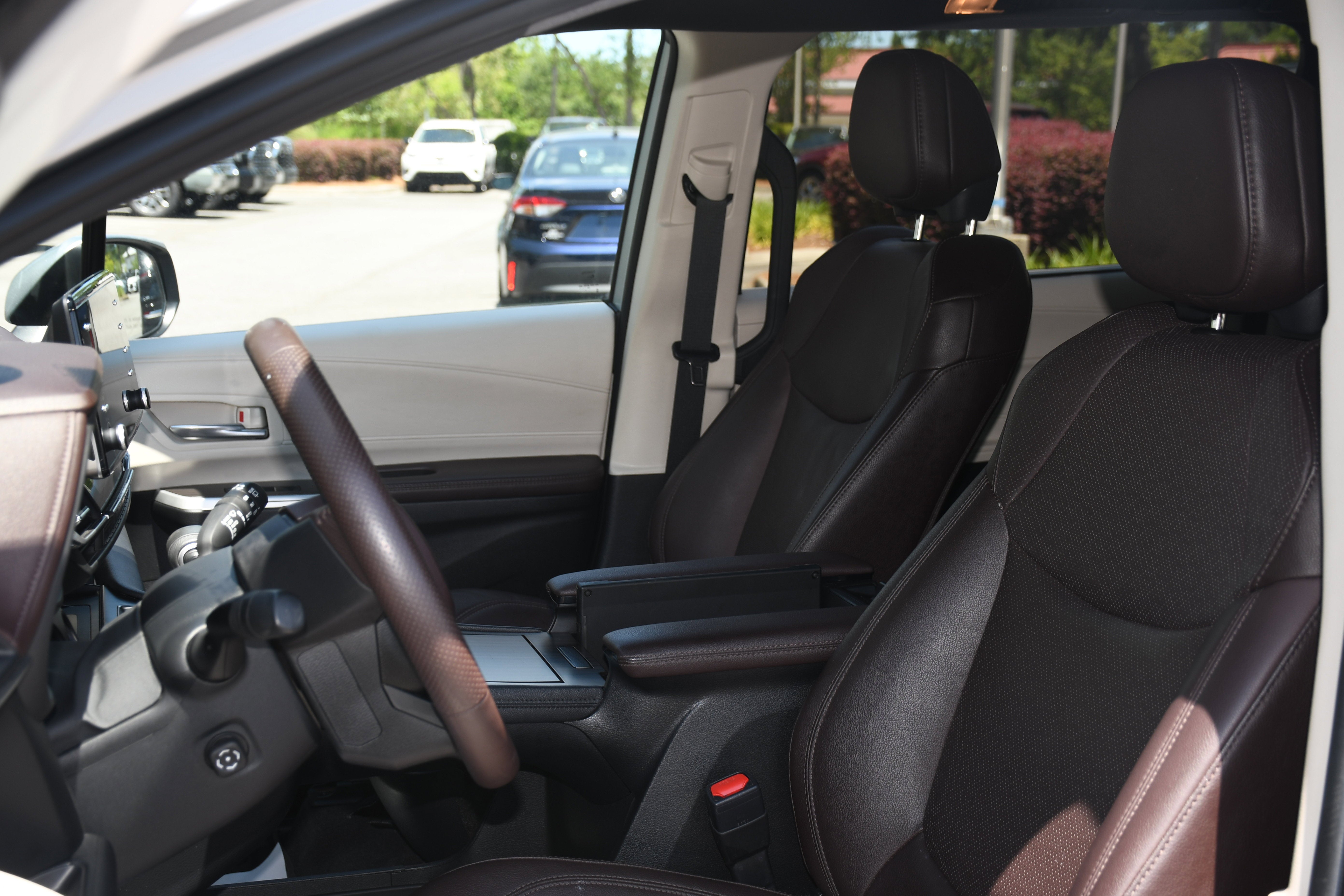 2023 Toyota Sienna Platinum