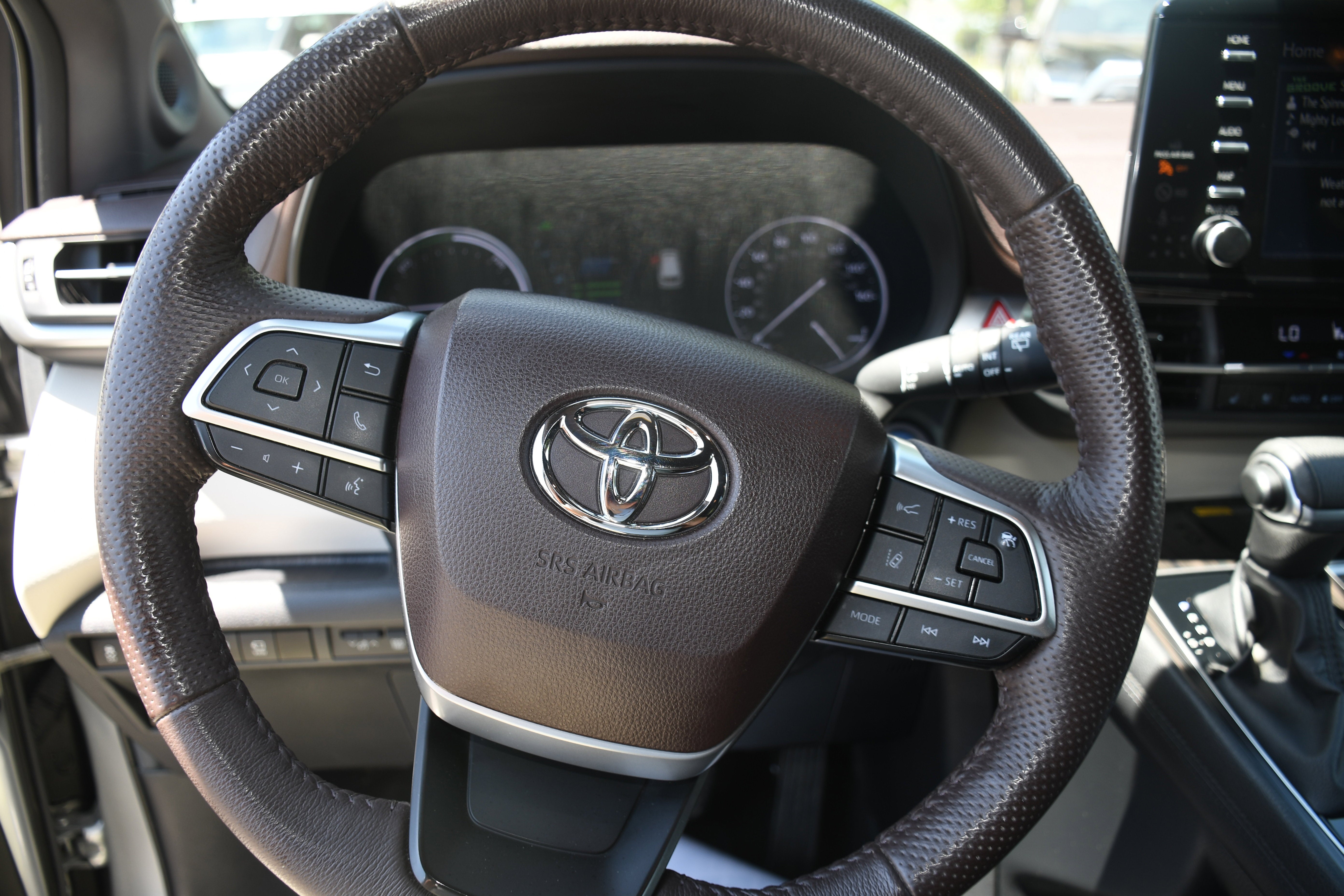 2023 Toyota Sienna Platinum