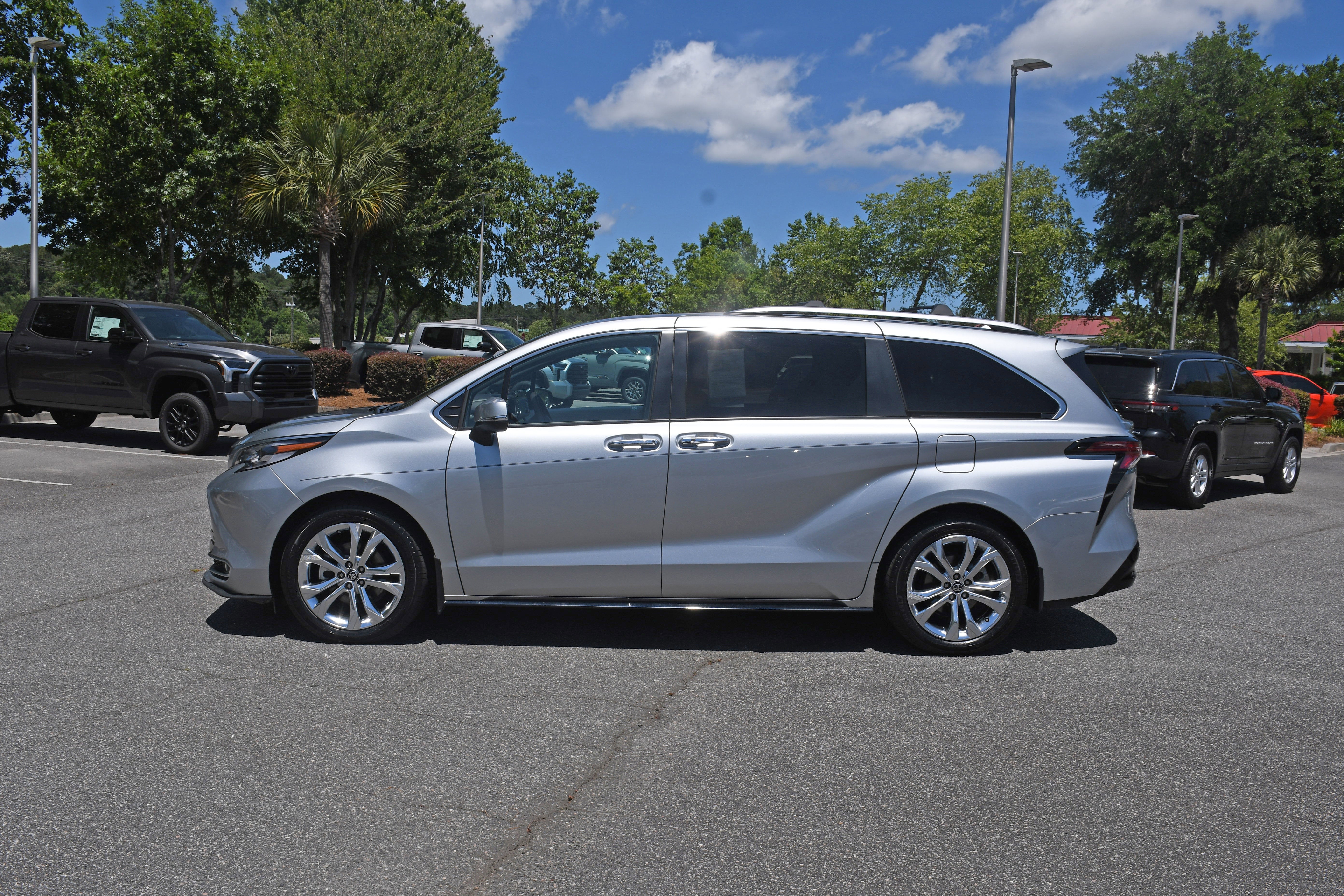 2023 Toyota Sienna Platinum