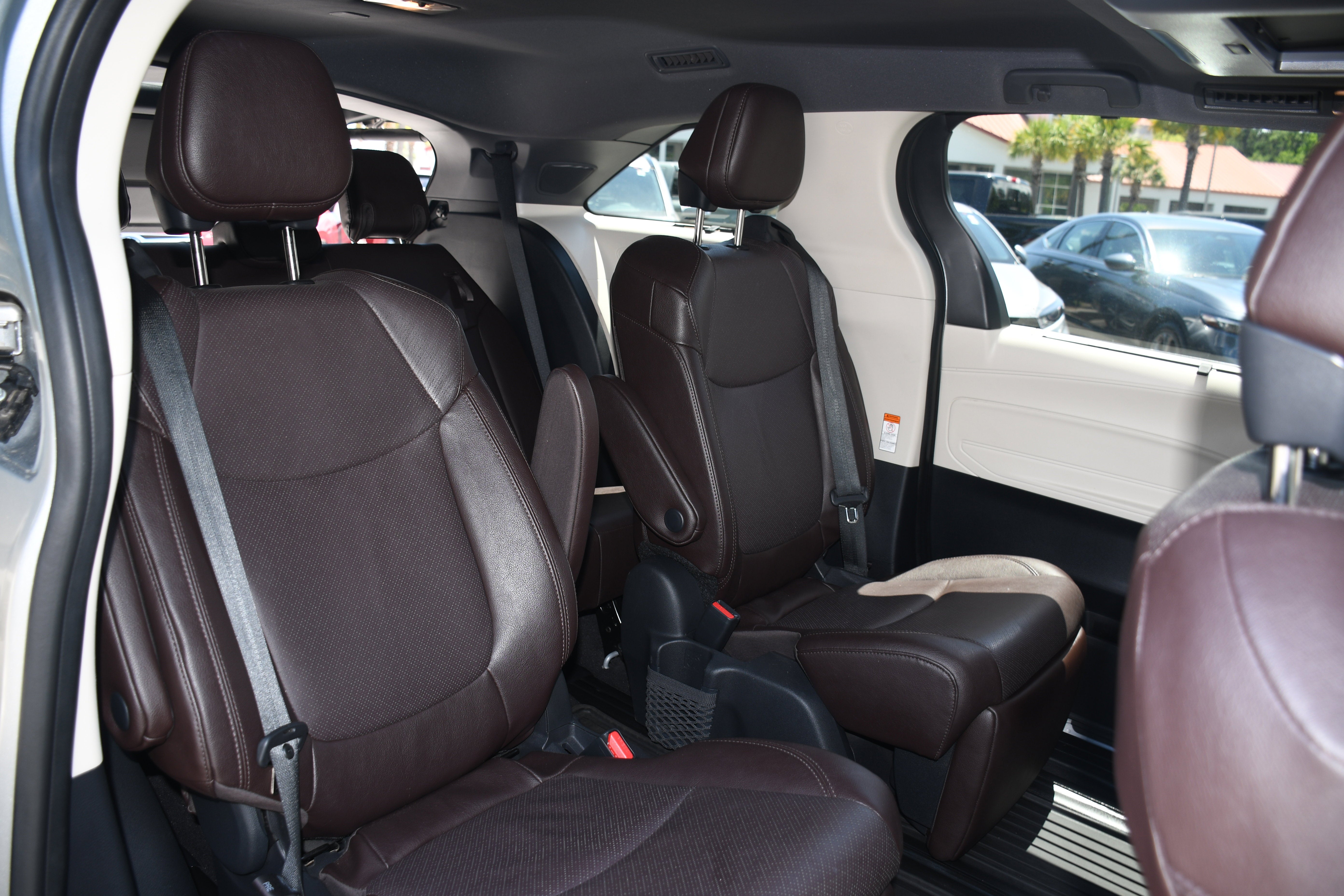 2023 Toyota Sienna Platinum