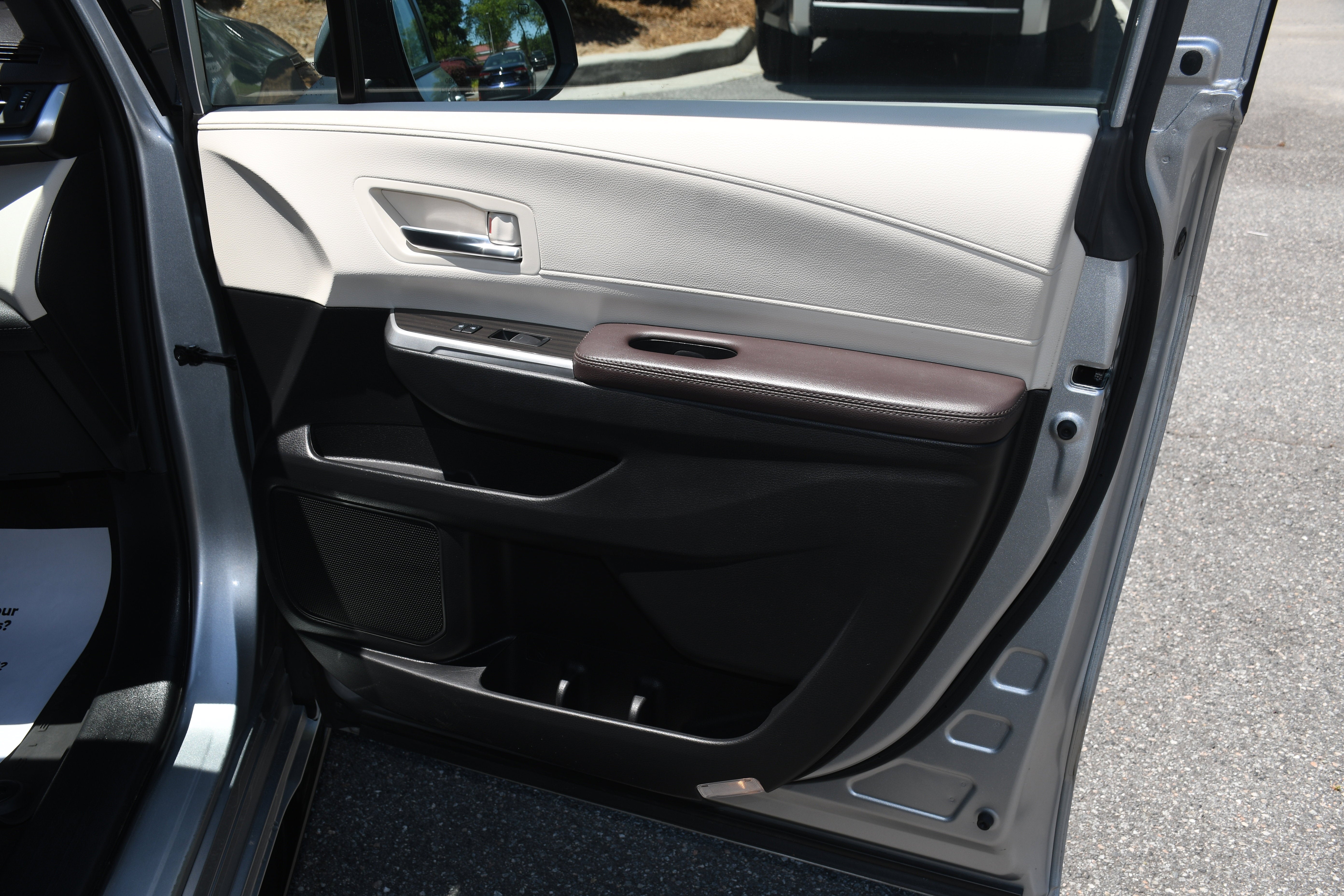 2023 Toyota Sienna Platinum