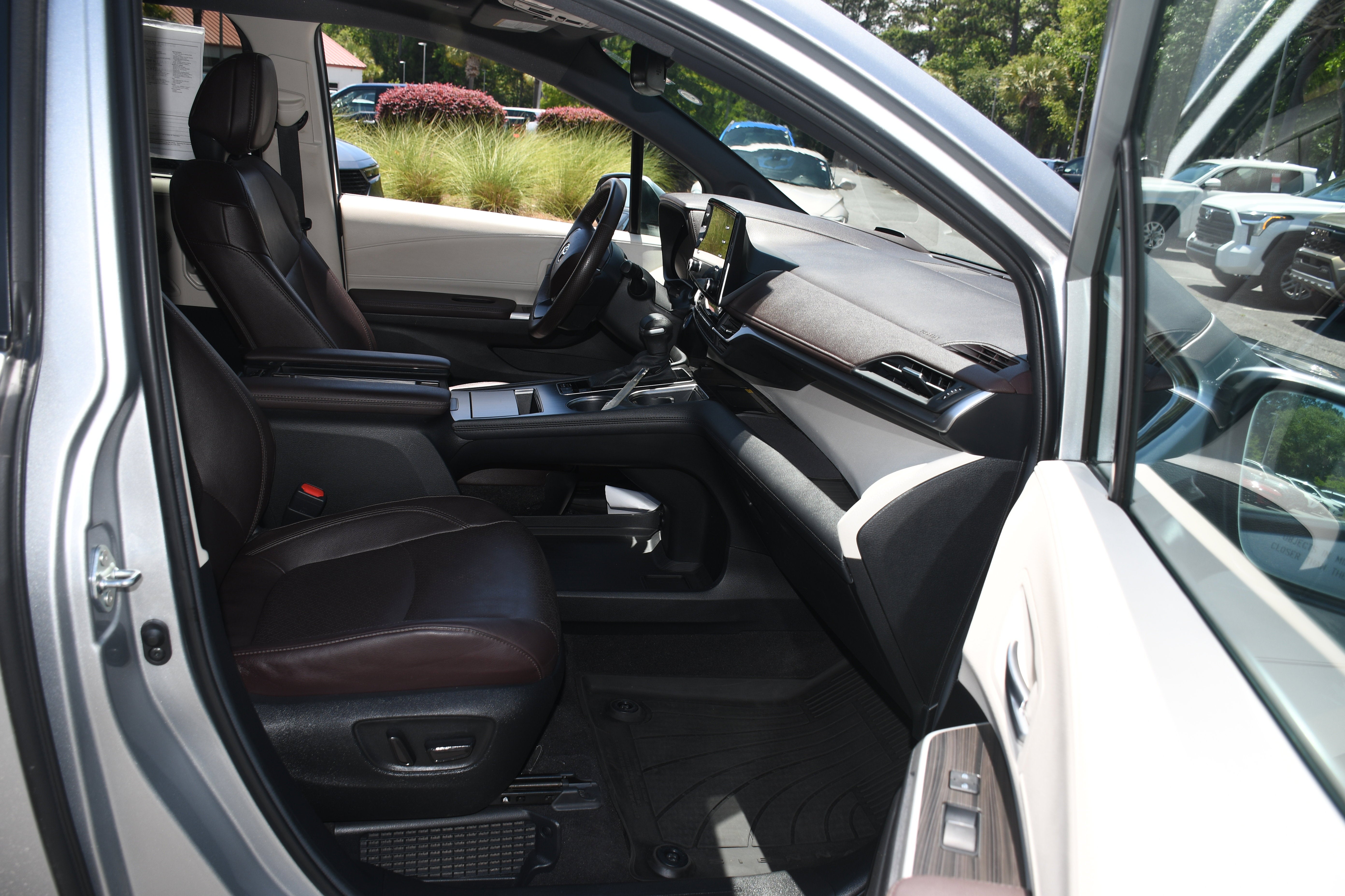 2023 Toyota Sienna Platinum
