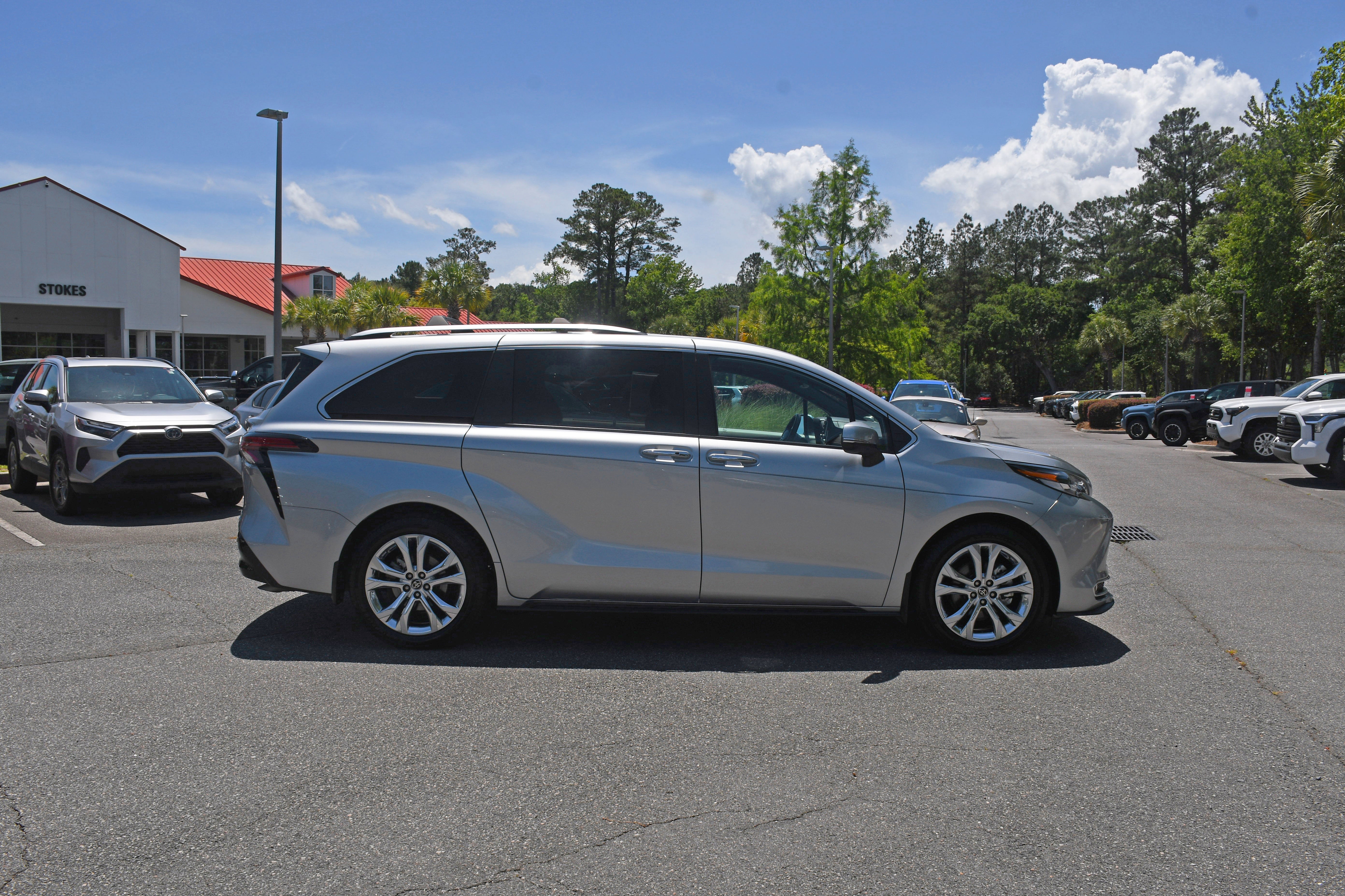 2023 Toyota Sienna Platinum