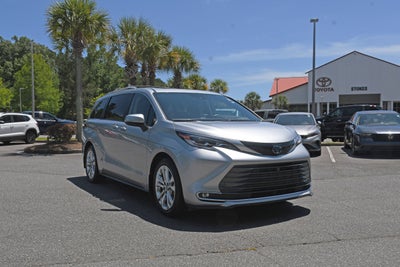 2023 Toyota Sienna Platinum