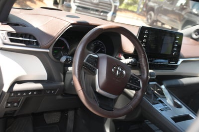 2023 Toyota Sienna Platinum
