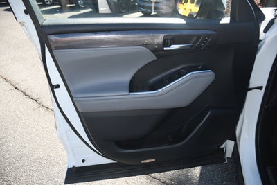 2021 Toyota Highlander Hybrid Platinum