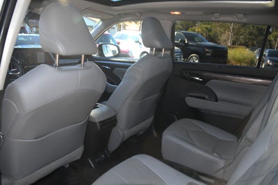 2021 Toyota Highlander Hybrid Platinum