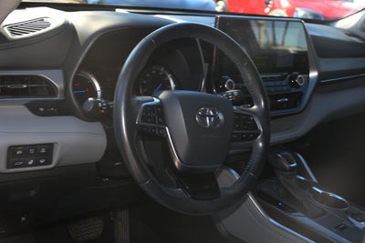 2021 Toyota Highlander Hybrid Platinum