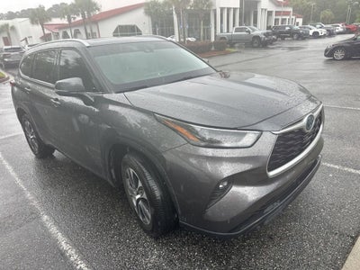 2022 Toyota Highlander Hybrid XLE