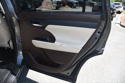 2022 Toyota Highlander Hybrid XLE