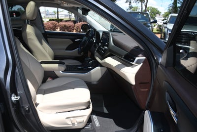 2022 Toyota Highlander Hybrid XLE