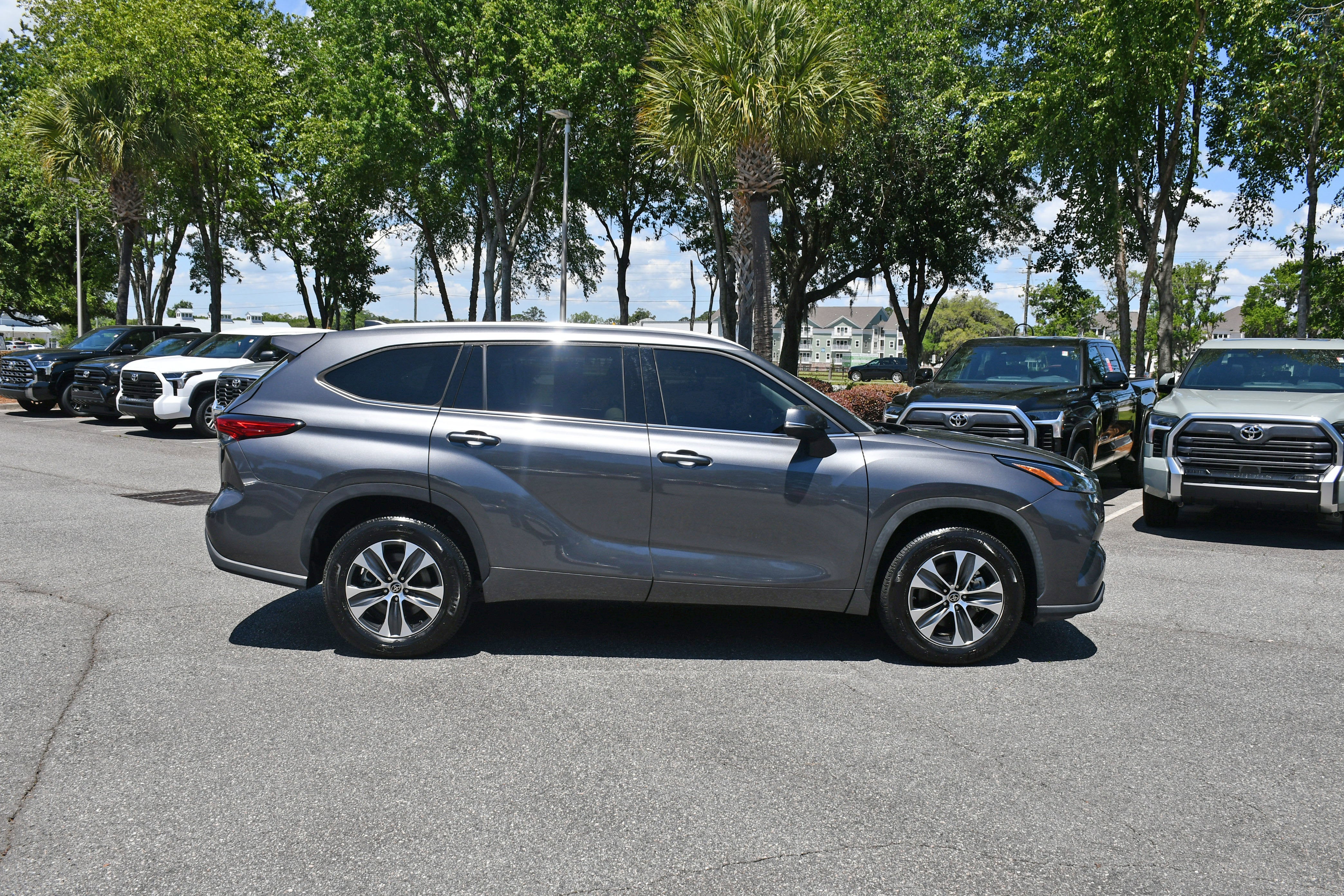 2022 Toyota Highlander Hybrid XLE