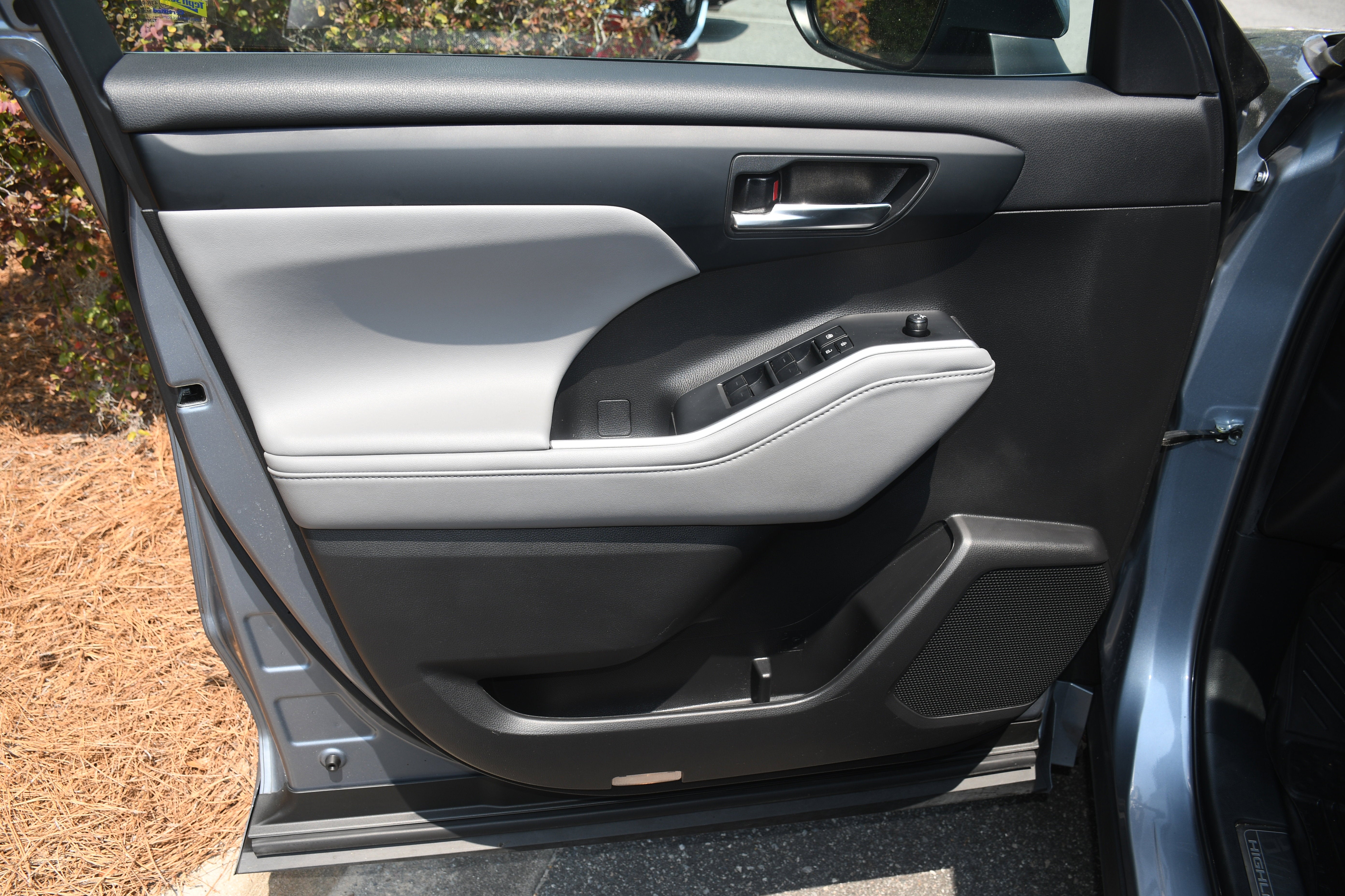 2022 Toyota Highlander HYBRID XLE BRONZE