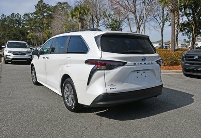 2025 Toyota Sienna XLE