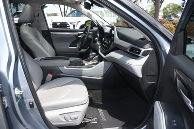 2023 Toyota Highlander Platinum