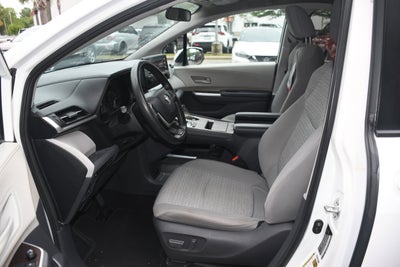 2021 Toyota Sienna LE