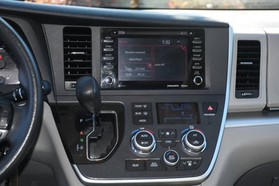 2020 Toyota Sienna LE