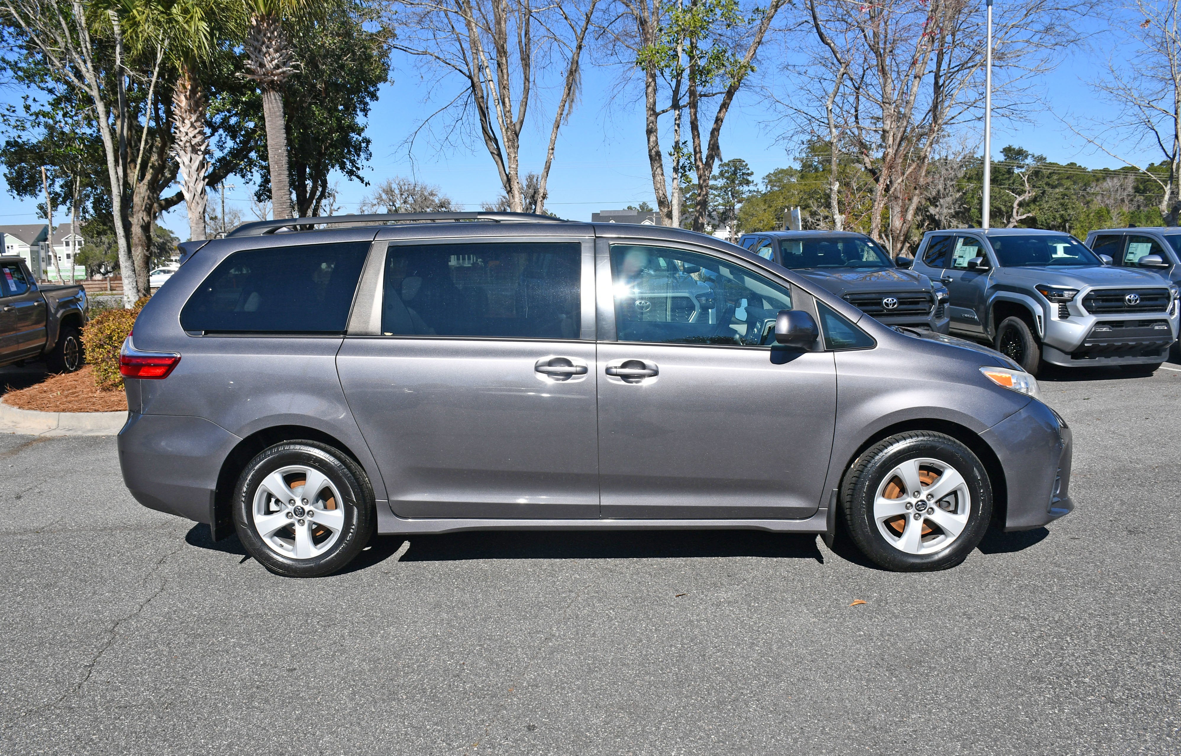 2020 Toyota Sienna LE