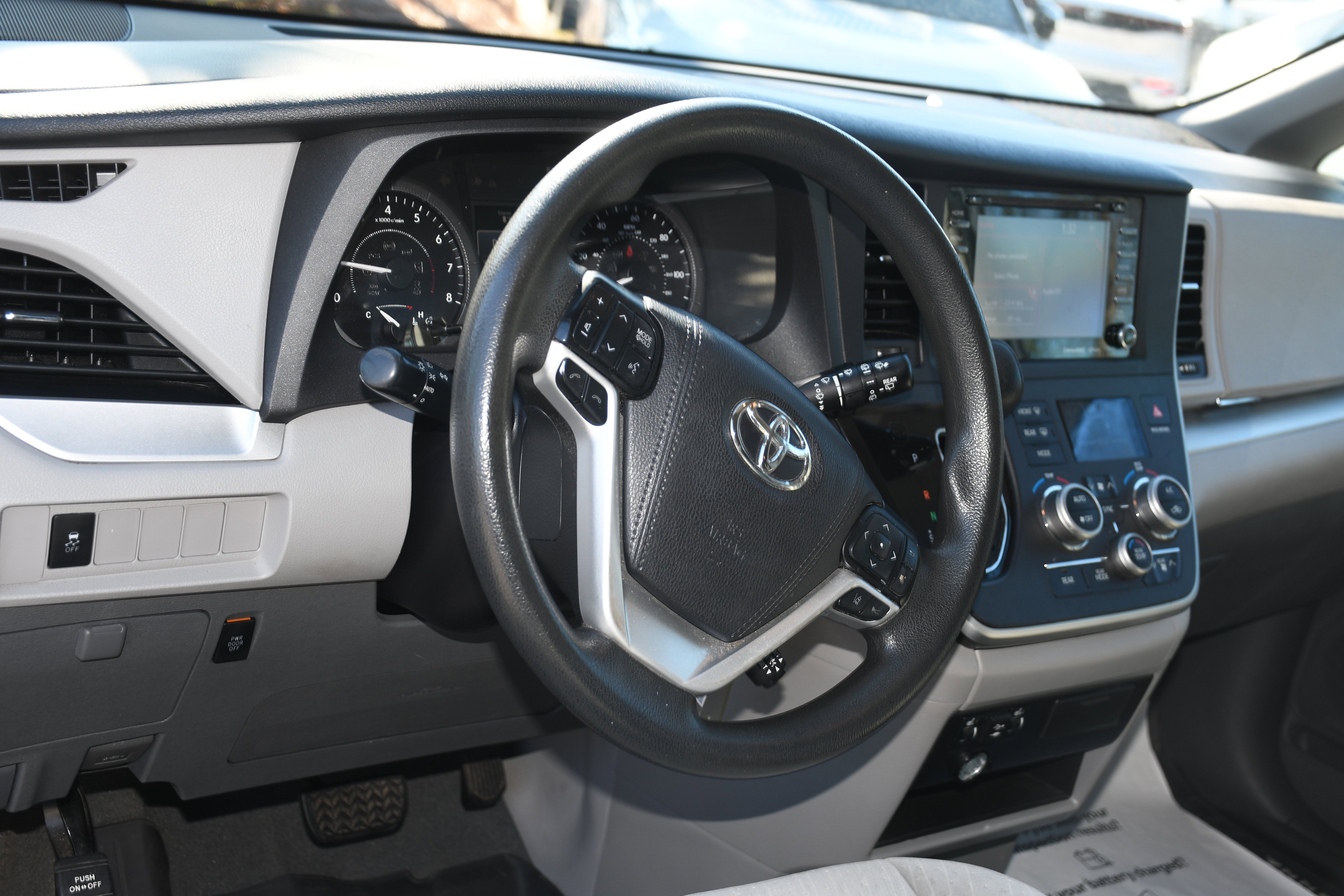 2020 Toyota Sienna LE