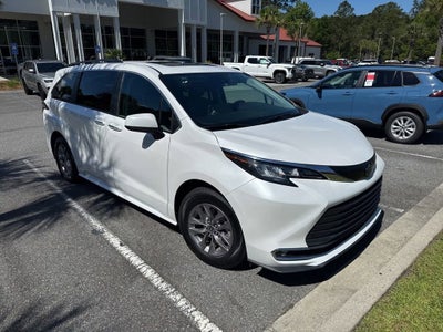 2023 Toyota Sienna XLE