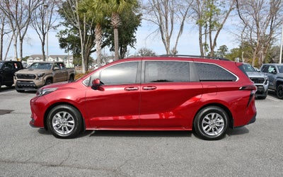 2025 Toyota Sienna XLE