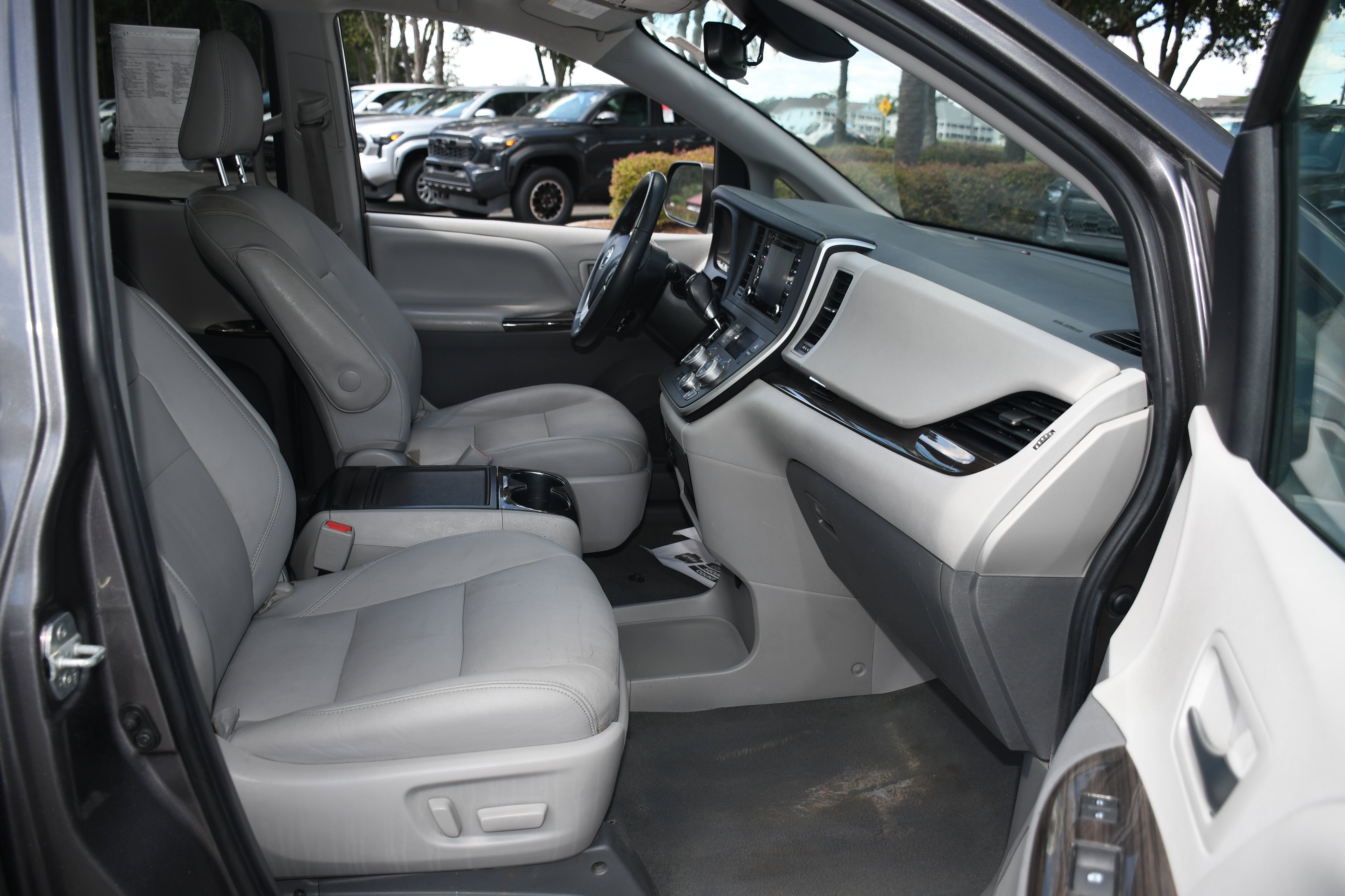 2020 Toyota Sienna XLE