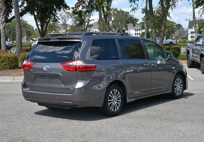 2020 Toyota Sienna XLE