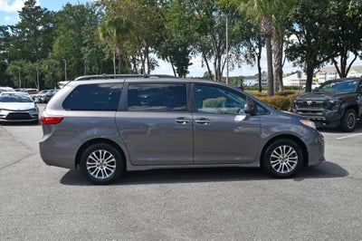 2020 Toyota Sienna XLE