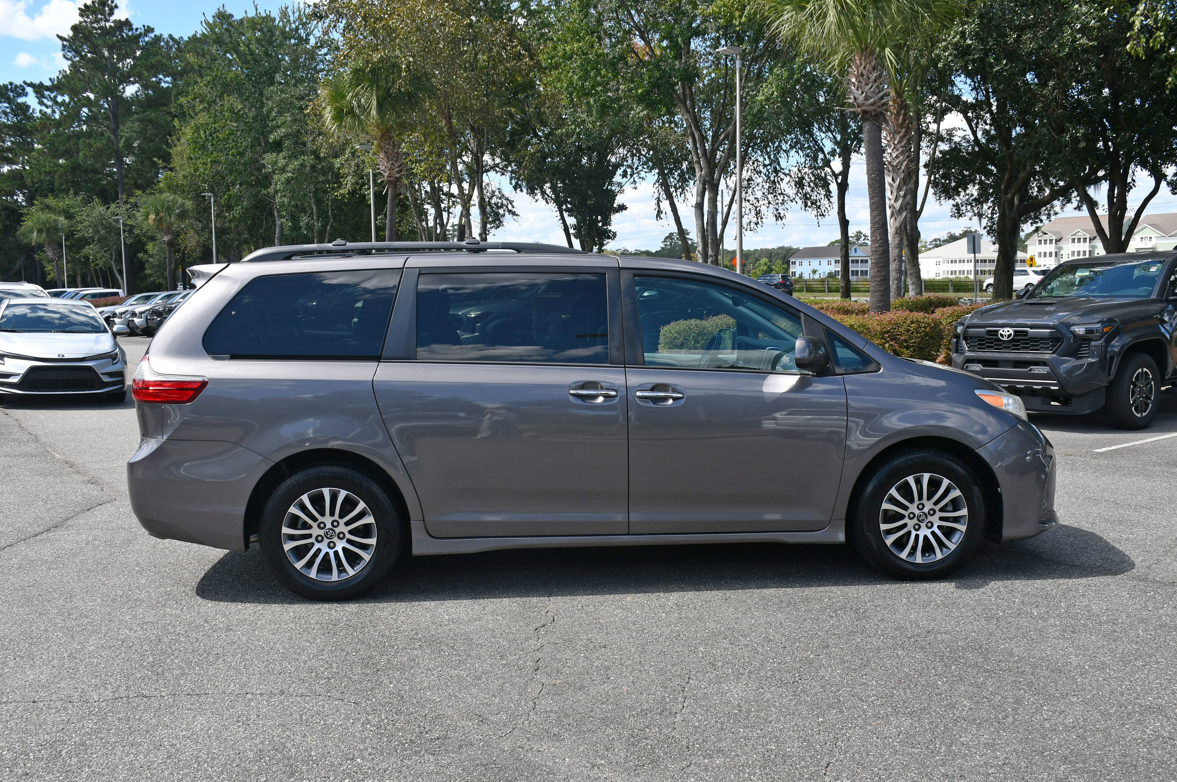 2020 Toyota Sienna XLE