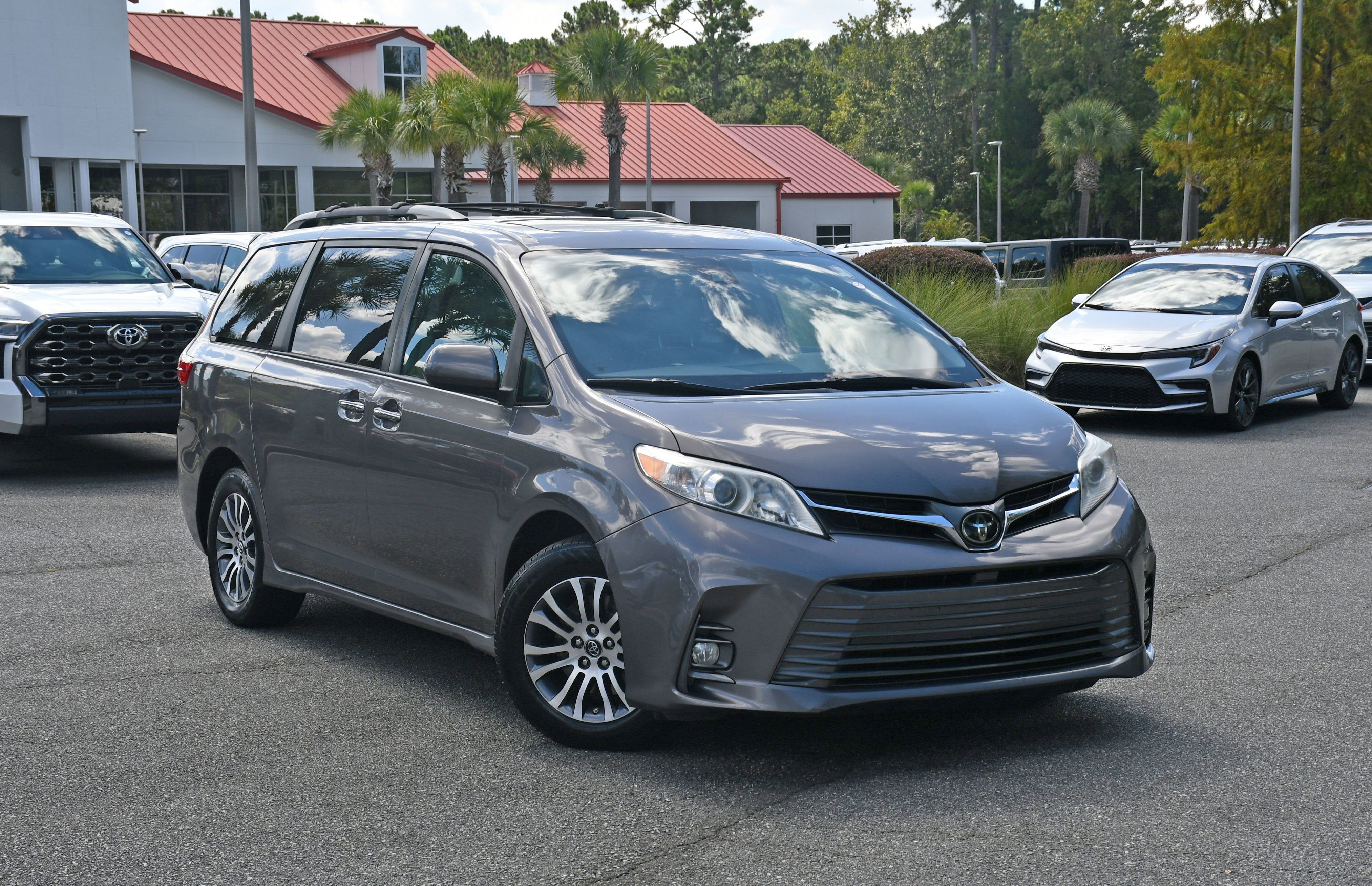 2020 Toyota Sienna XLE