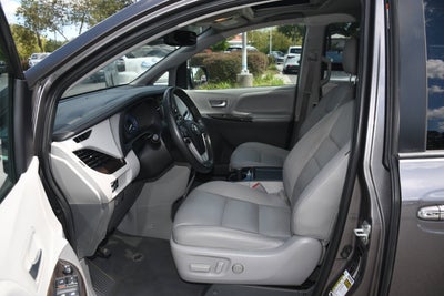 2020 Toyota Sienna XLE