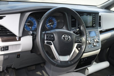 2020 Toyota Sienna XLE