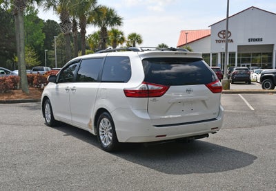 2017 Toyota Sienna XLE