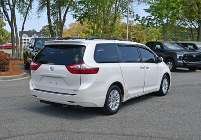 2017 Toyota Sienna XLE