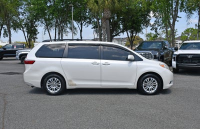 2017 Toyota Sienna XLE