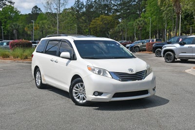 2017 Toyota Sienna XLE