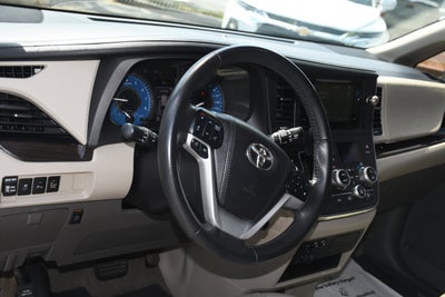 2017 Toyota Sienna XLE