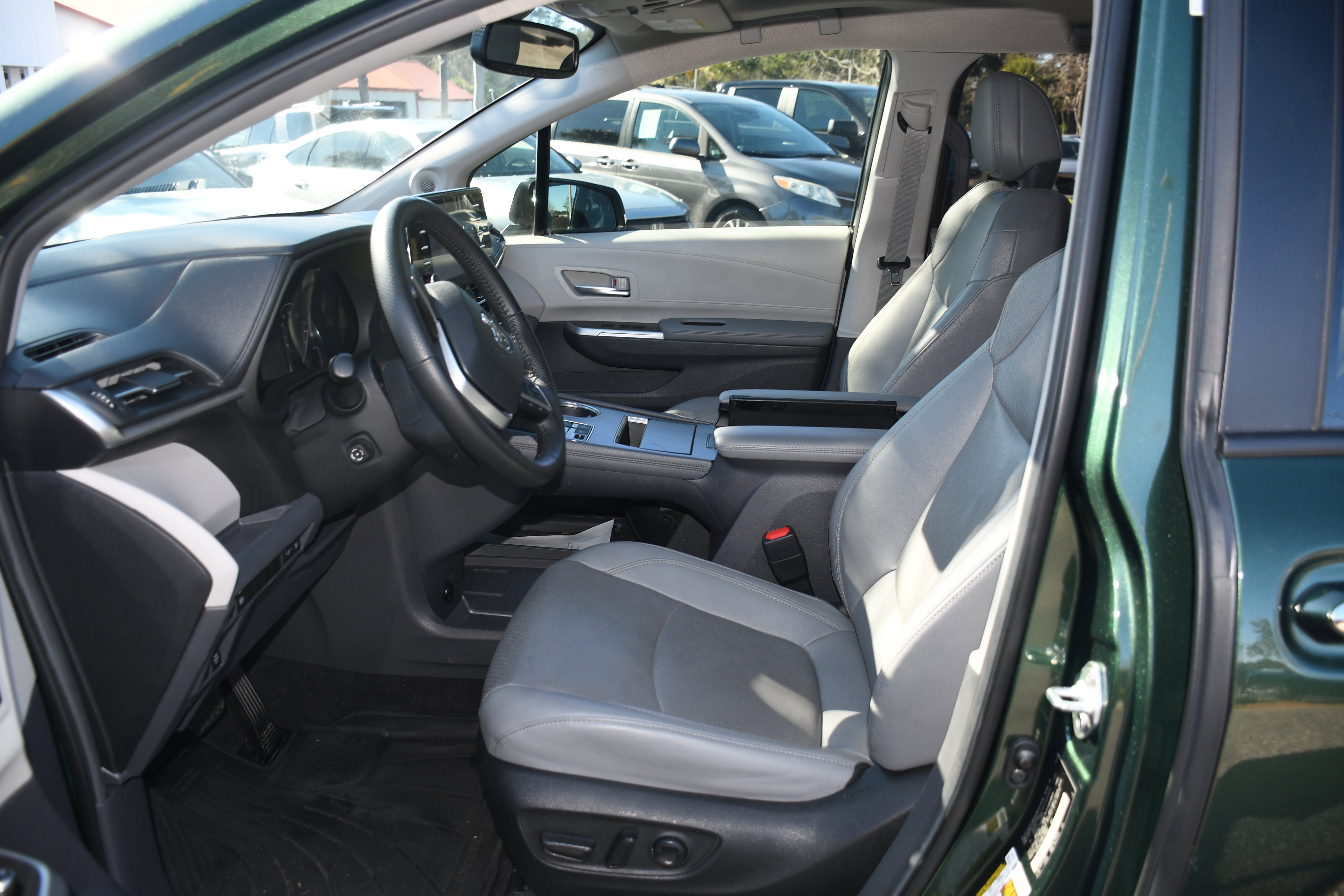 2023 Toyota Sienna Limited