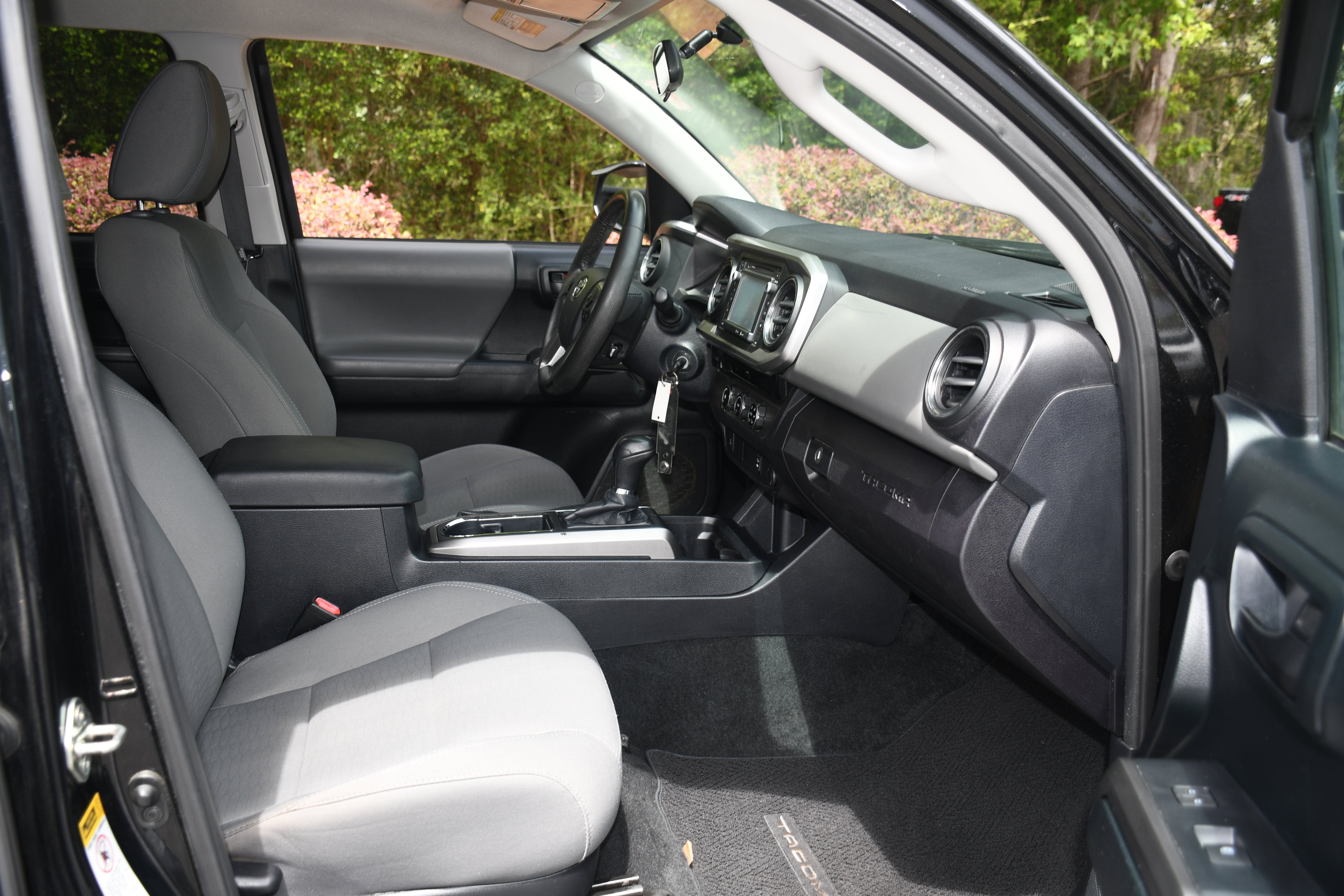 2017 Toyota Tacoma SR5 DOUBLE CAB 5'