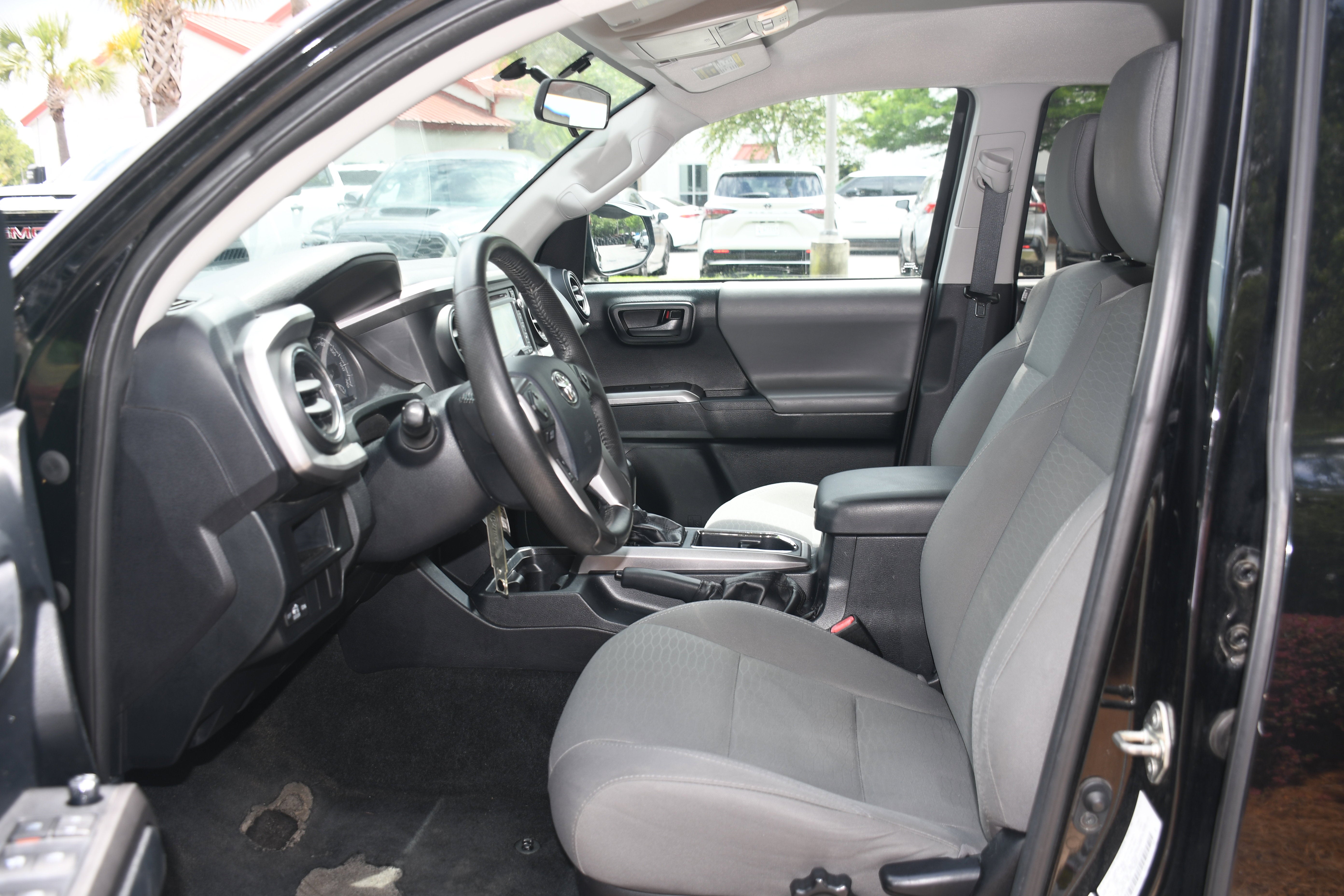 2017 Toyota Tacoma SR5 DOUBLE CAB 5'