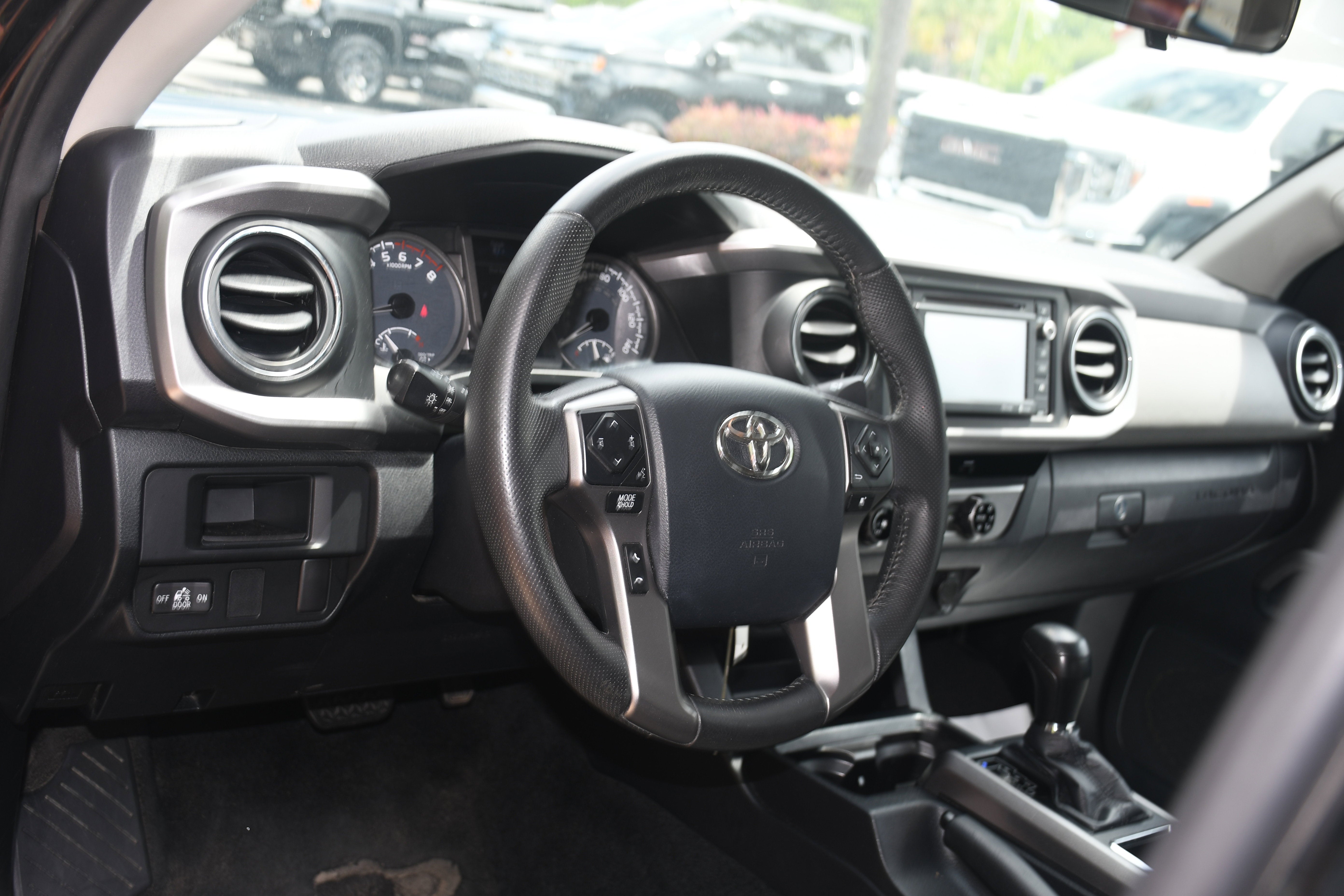 2017 Toyota Tacoma SR5 DOUBLE CAB 5'