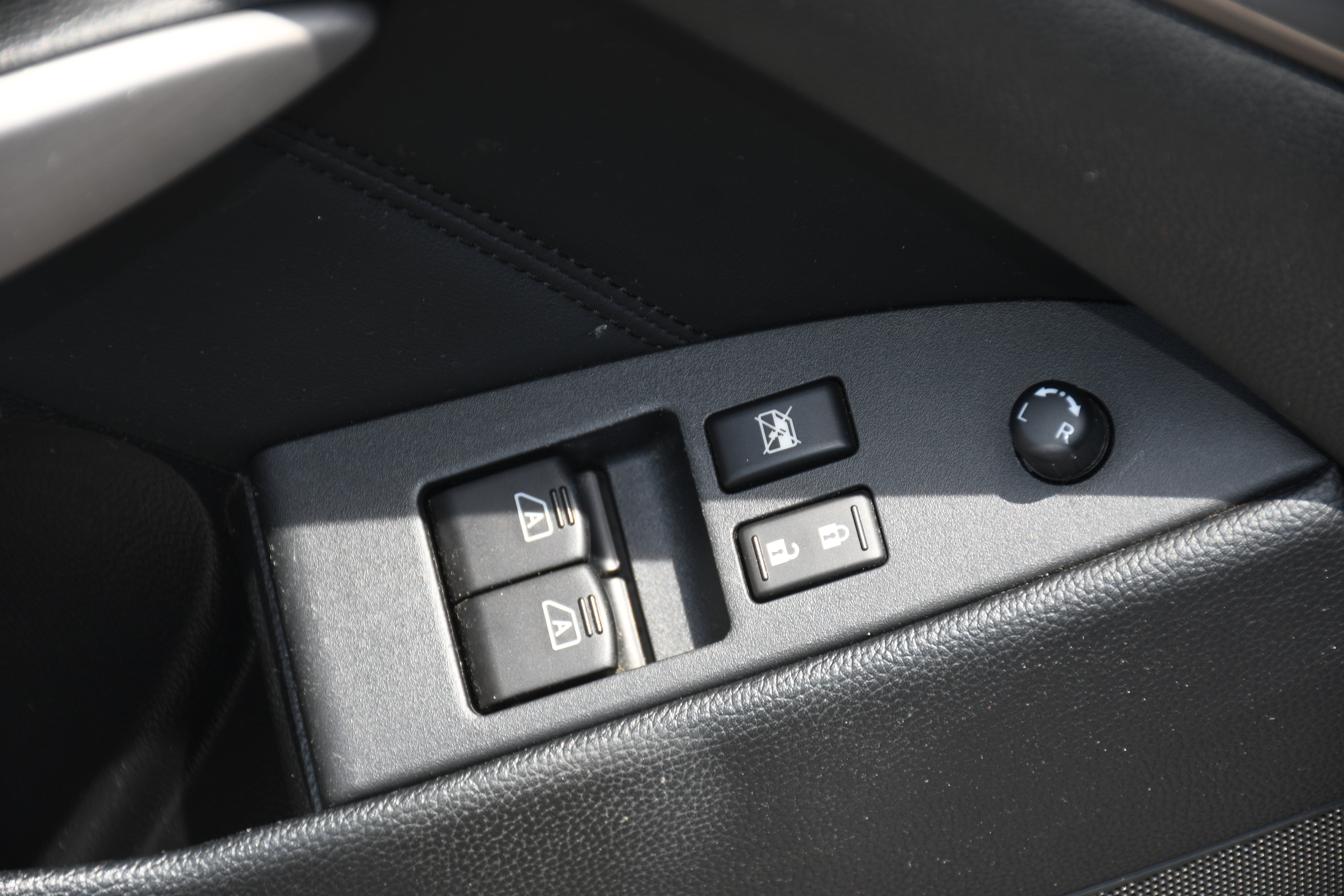 2012 INFINITI G37 Coupe x