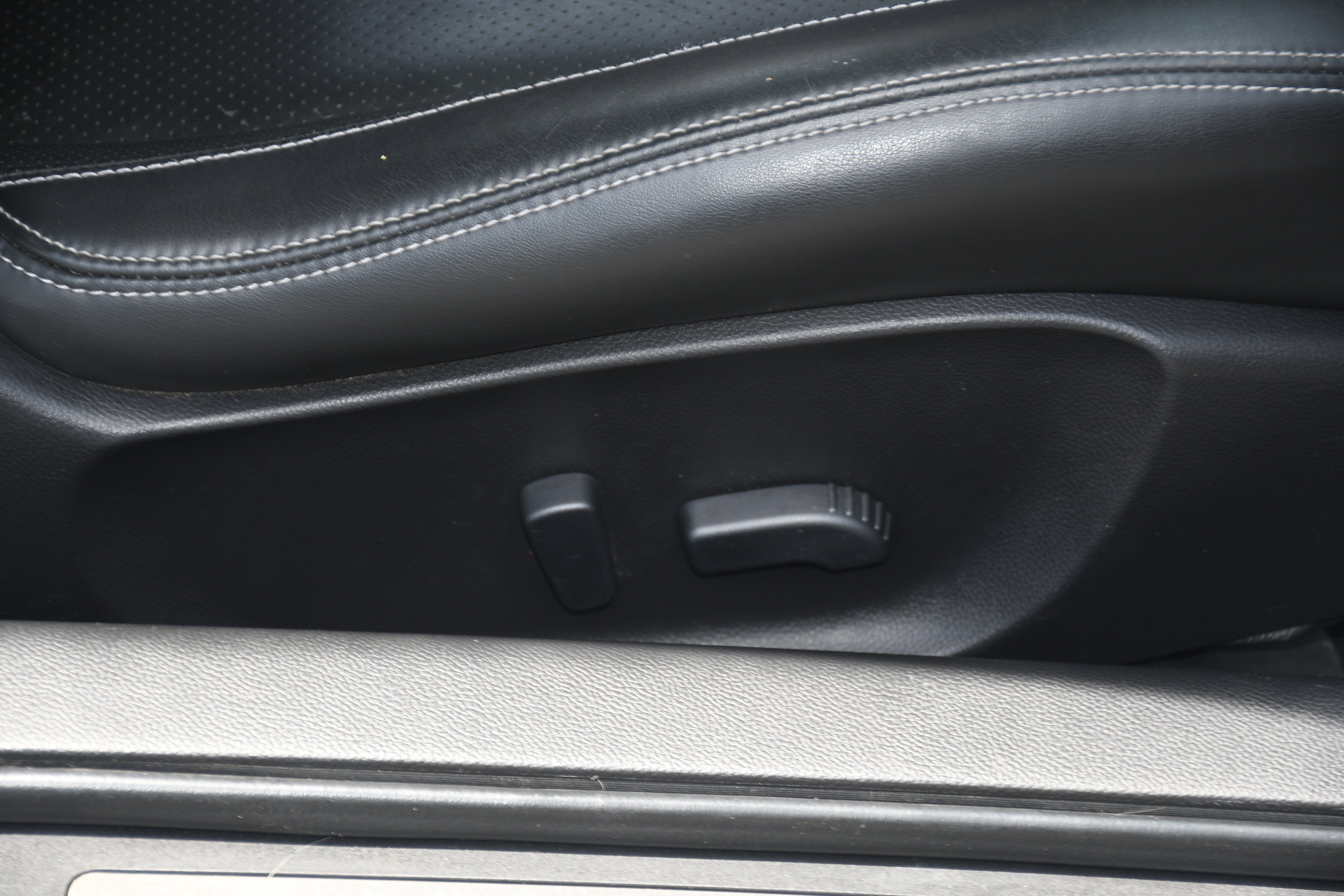 2012 INFINITI G37 Coupe x