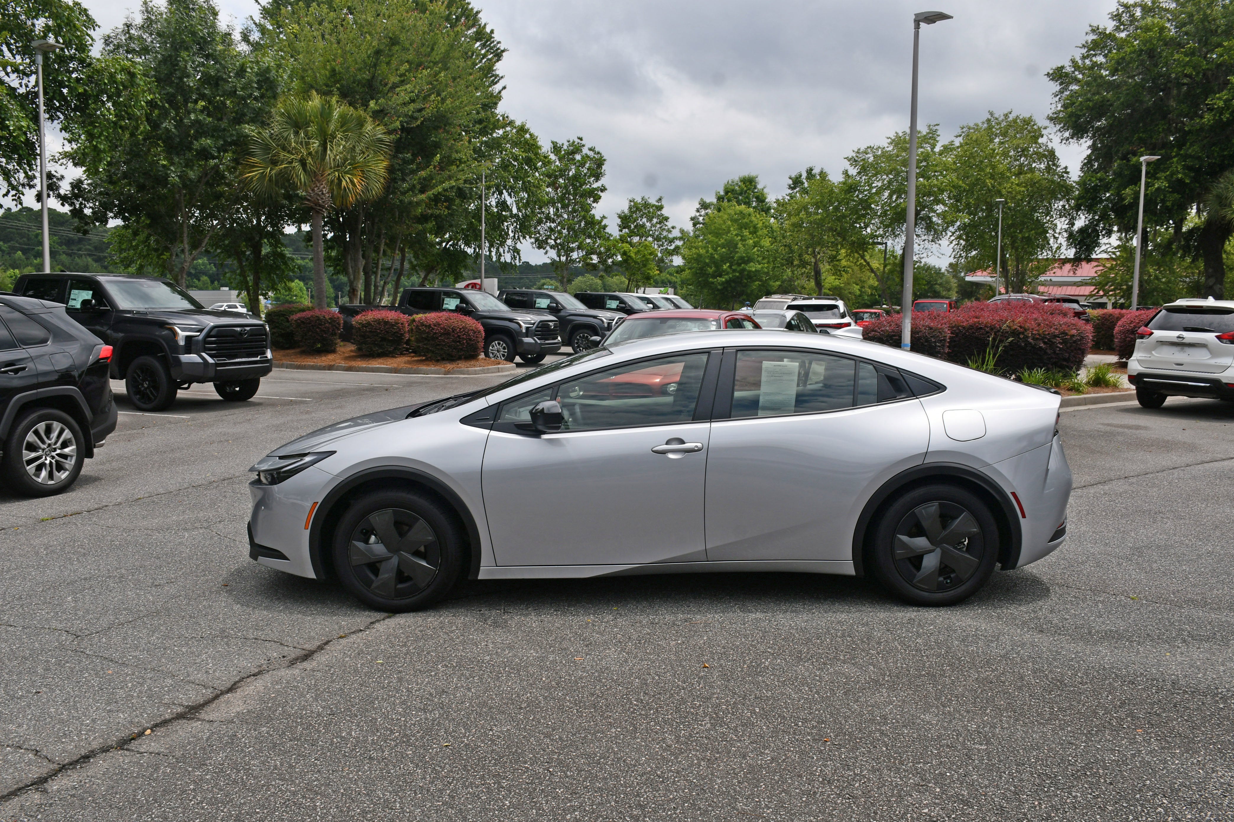 2025 Toyota Prius LE