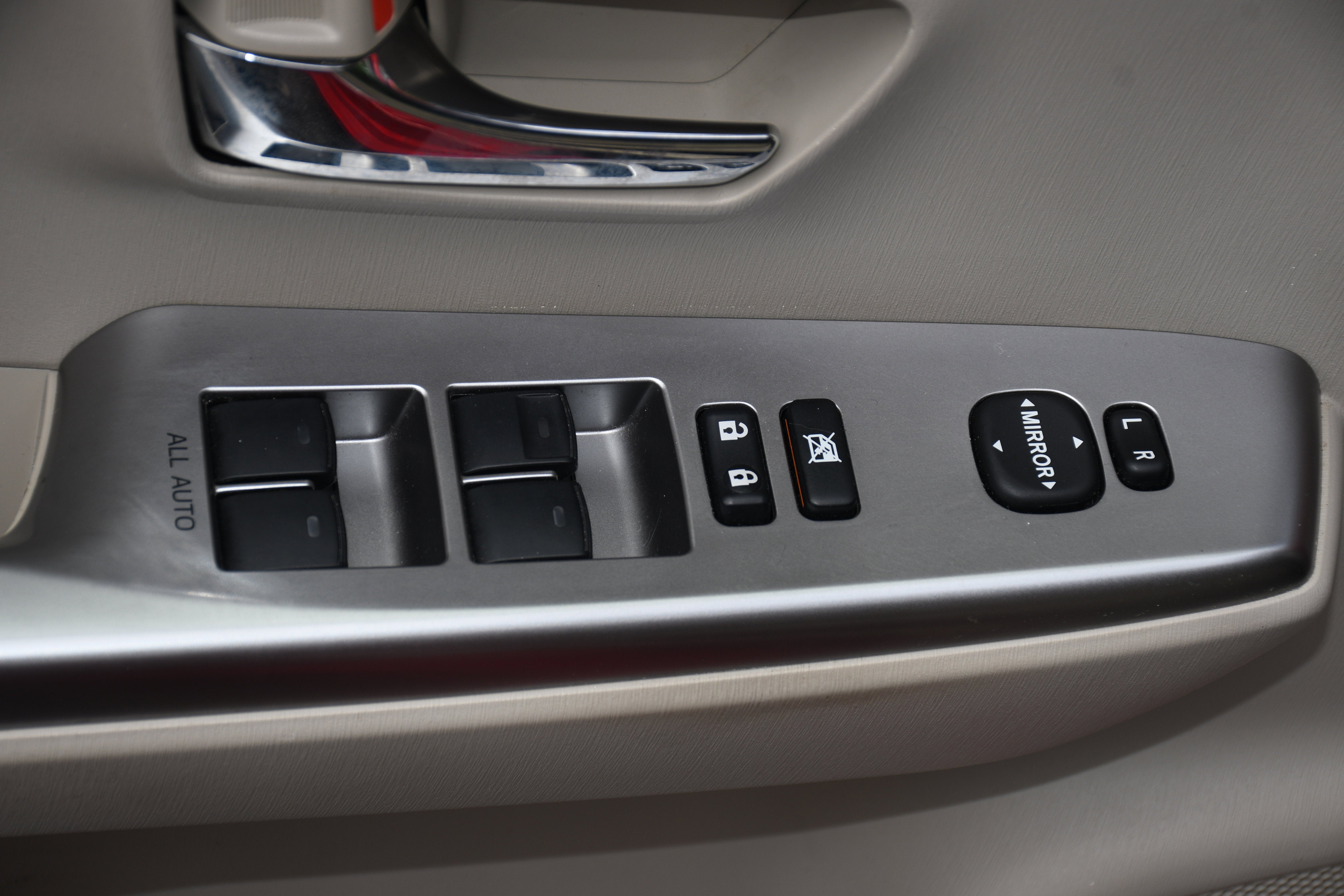 2017 Toyota Prius v Four